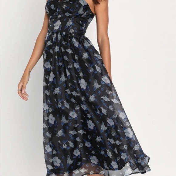 Lulu's Blue and White Ruched Tie Front Sundress - Picture 1 of 15